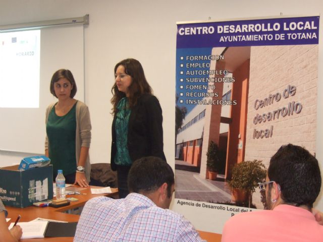Una veintena de alumnos participan en el curso de Prevención de riesgos laborales en el sector de la agricultura, Foto 7