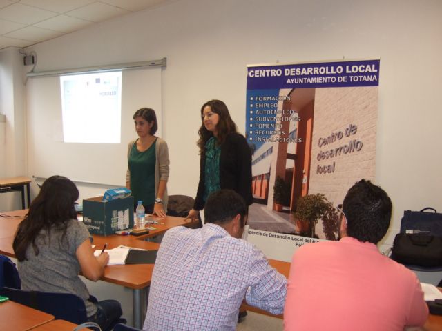 Una veintena de alumnos participan en el curso de Prevención de riesgos laborales en el sector de la agricultura, Foto 8