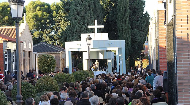 El Ayuntamiento incrementa el servicio de transporte público y habilita un millar de plazas de aparcamiento en el Cementerio San Damián para el Día de los Santos - 1, Foto 1