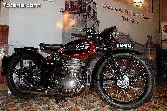 El Casino de Totana acogi la presentacin de la 8ª Concentracin de Vehculos Clsicos de Totana - 3