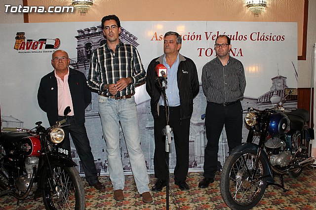 El Casino de Totana acogi la presentacin de la 8ª Concentracin de Vehculos Clsicos de Totana - 17