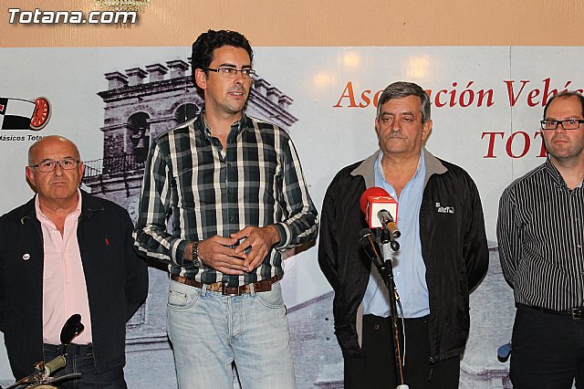 El Casino de Totana acogi la presentacin de la 8ª Concentracin de Vehculos Clsicos de Totana - 18