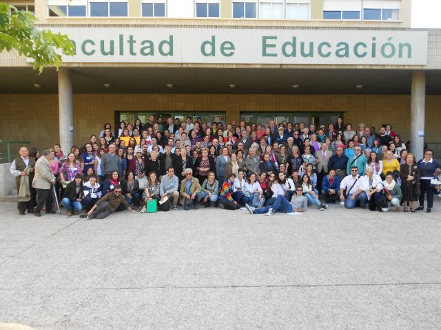 Más de cien personas mayores participan en el IV Encuentro Intergeneracional Universitario - 1, Foto 1