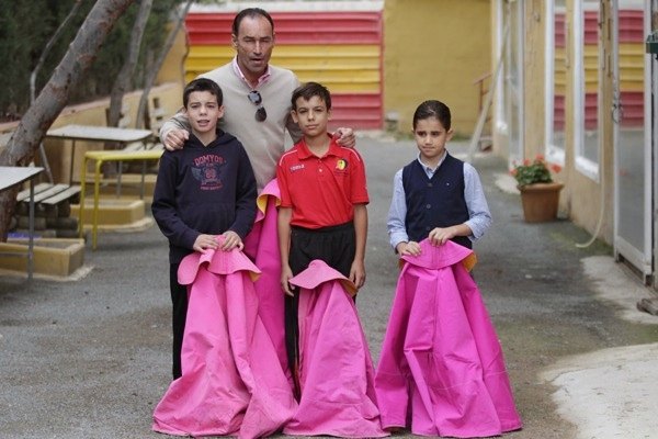 Los alumnos más pequeños de la Escuela torean su primera becerra - 4, Foto 4