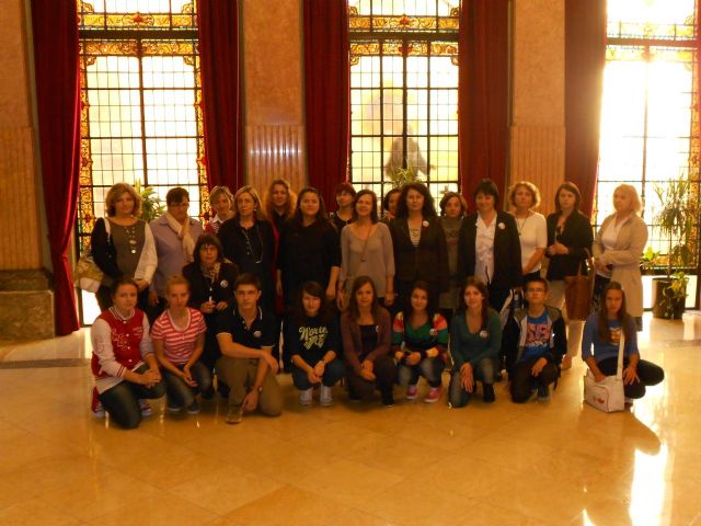 María Dolores Sánchez ofrece una recepción a profesores y estudiantes del IES Saavedra Fajardo - 1, Foto 1