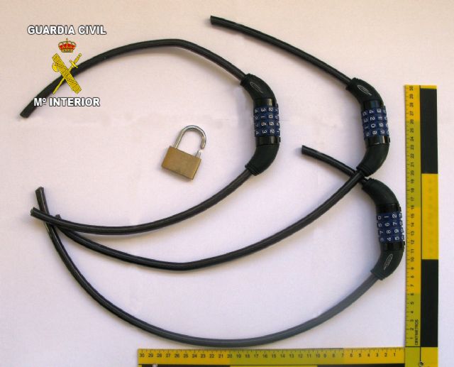 La Guardia Civil detiene a tres jóvenes por sustraer bicicletas en una urbanización - 2, Foto 2