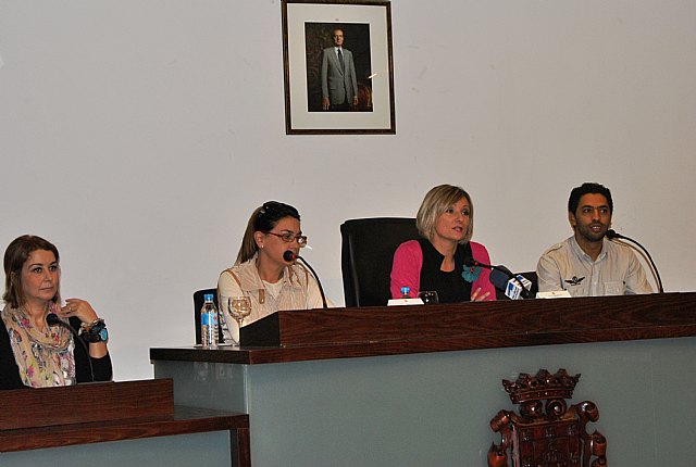 Un centenar de profesionales asisten a una jornada sobre las nuevas leyes de familia marroquí convocada por la concejalía de Igualdad - 1, Foto 1