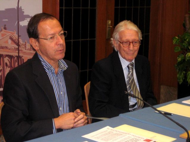 El Alcalde preside el acto de donación de obras históricas del archivo de la Sociedad Económica de Murcia - 1, Foto 1