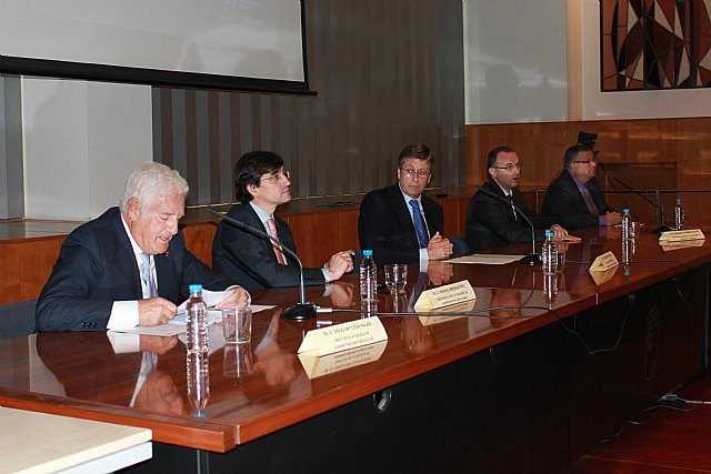 Bernal destaca el papel fundamental de la Escuela de Administración Pública en la formación de los empleados y en la mejora de los servicios - 1, Foto 1