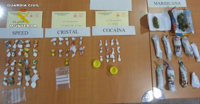 La Guardia Civil detiene a dos personas por tráfico de drogas (menudeo) - 2, Foto 2
