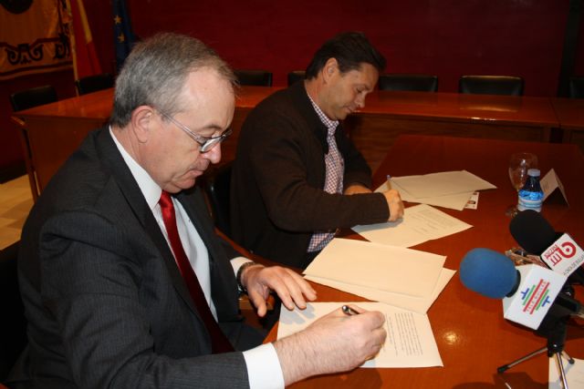 El Ayuntamiento de Bullas firma un convenio con la Fundación CajaMurcia - 1, Foto 1
