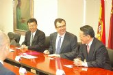 La Comunidad estrecha vnculos con la multinacional japonesa Takasago, que facturar este año en la Regin 26 millones de euros