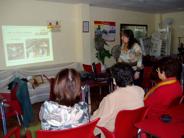Servicios Sociales pone en marcha una campaña de recogida de ropa - 1, Foto 1