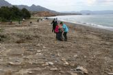 El proyecto 'Explyate' regenera la Playa del Cabezo de la Pelea con 300 plantas autctonas