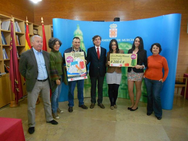 Dos jóvenes ganan el concurso Pretty Woman de la Feria Outlet - 1, Foto 1