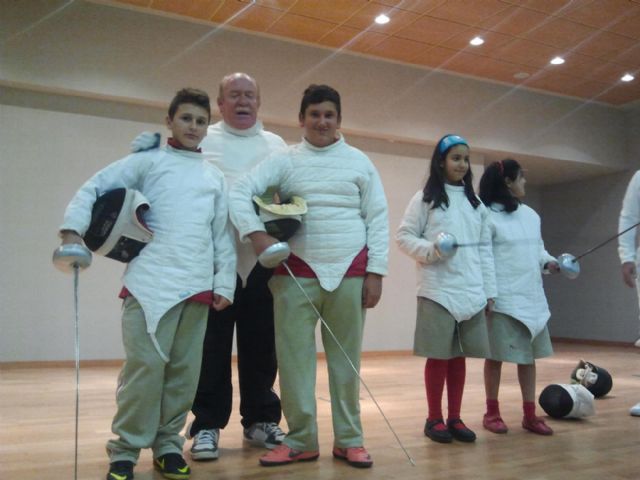 Alumnos del Miralmonte se acercan a la Esgrima a través del ADE - 3, Foto 3