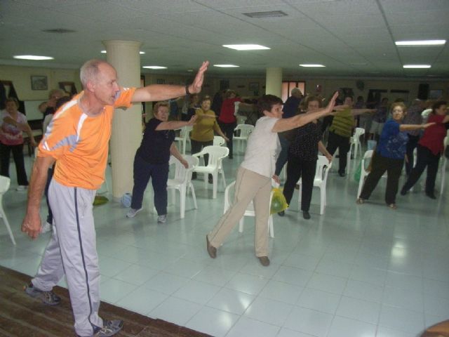 El Programa Municipal de Gimnasia para Mayores ofertado por la concejalía de Deportes comenzó el pasado mes de octubre con un éxito de participación, Foto 1