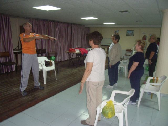 El Programa Municipal de Gimnasia para Mayores ofertado por la concejalía de Deportes comenzó el pasado mes de octubre con un éxito de participación, Foto 3