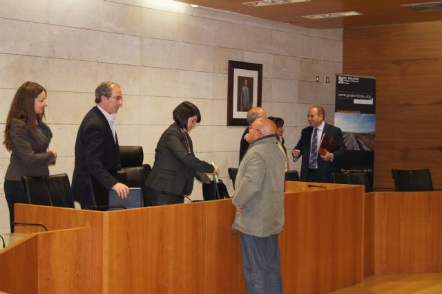 El Ayuntamiento y la Entidad de Conservación del Polígono Industrial El Saladar constituyen una comisión de trabajo, bajo el asesoramiento del INFO, Foto 1