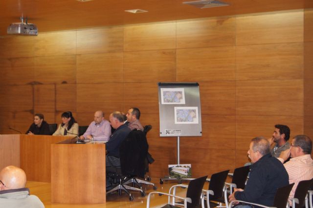 El Ayuntamiento y la Entidad de Conservación del Polígono Industrial El Saladar constituyen una comisión de trabajo, bajo el asesoramiento del INFO, Foto 4