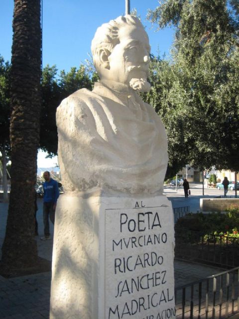 El histórico busto en homenaje al poeta Sánchez Madrigal ya luce restaurado en el Almudí - 1, Foto 1