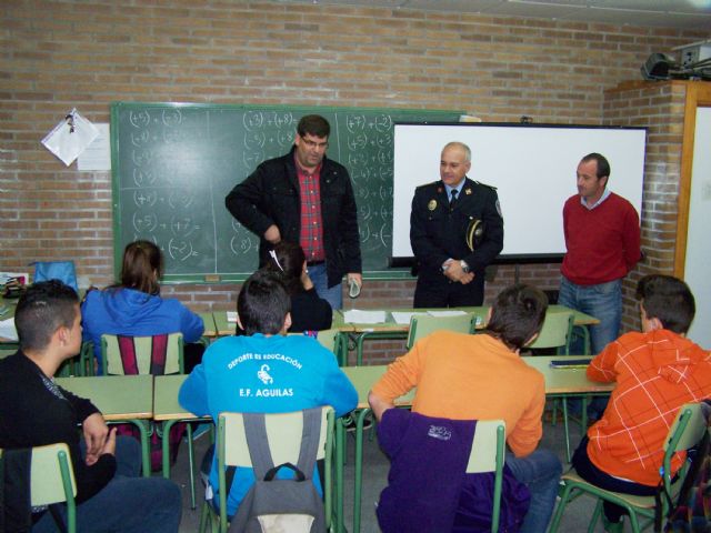 El concejal de Educación elogia la labor que desempeña el Aula Ocupacional de Águilas - 2, Foto 2