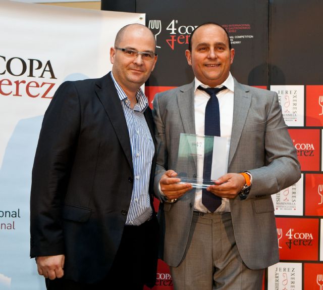 El sumiller Juan Luis García y el cocinero Cayetano Gómez, miembros del jurado de la V Copa de Jerez - 1, Foto 1