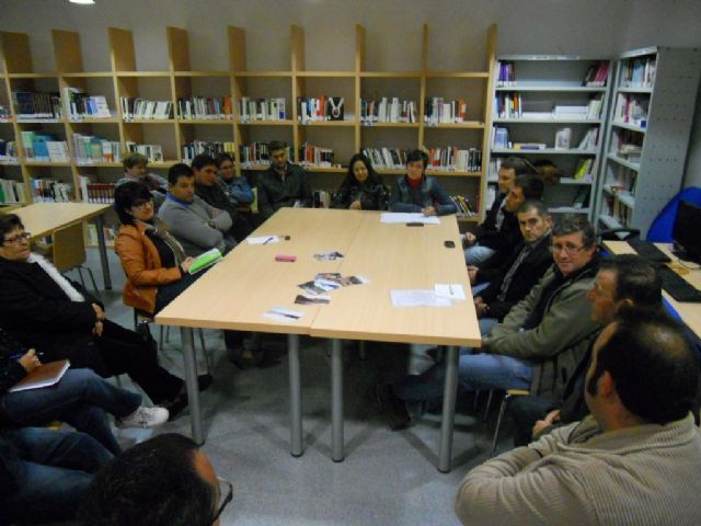 Autoridades municipales se reúnen con los vecinos de El Paretón-Cantareros para abordar necesidades y problemas de diferentes ámbitos de gestión - 2, Foto 2