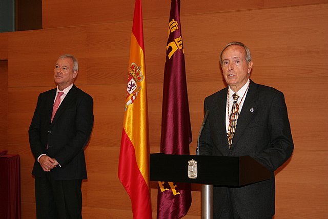 Valcárcel destaca la vocación, la responsabilidad y el entusiasmo por lo propio como los rasgos que han de definir al Cronista Oficial de la Región - 2, Foto 2