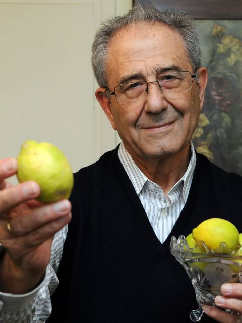 Pedro Sánchez-Campillo, de 79 años, defiende mañana una tesis que intenta aprovechar los subproductos de la industrialización del limón - 1, Foto 1