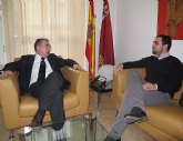 Manuel Campos recibe al presidente del Consejo de la Juventud de Cartagena
