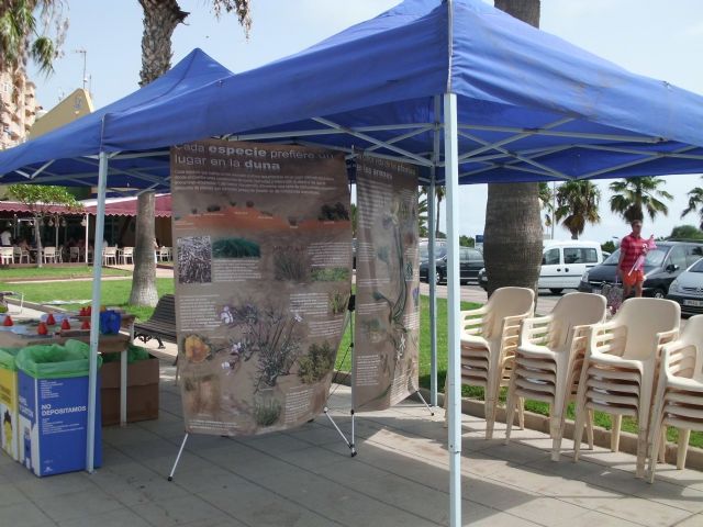 La concejalía de Medio Ambiente lleva la exposición Dunas, un mar de arena a colegios e institutos del municipio - 1, Foto 1