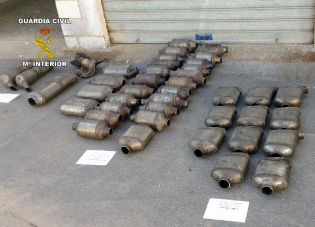 La Guardia Civil desarticula un grupo organizado dedicado al robo de catalizadores - 2, Foto 2