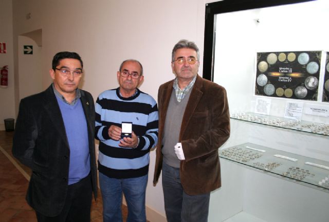 Javier de Maya dona una moneda de 1937 al Museo Arqueológico de Cehegín - 2, Foto 2