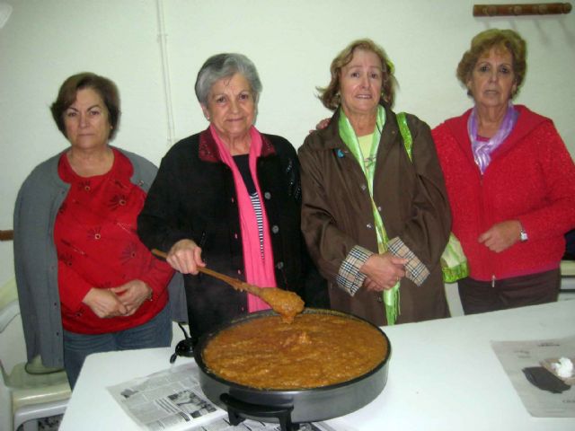 Los mayores conservan las tradiciones culinarias con un taller de membrillo - 1, Foto 1