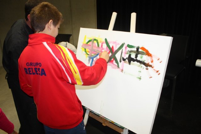 Concluye con éxito el taller del artista Eppo Cardelo que acerca el arte a los más pequeños de Torre-Pacheco - 2, Foto 2