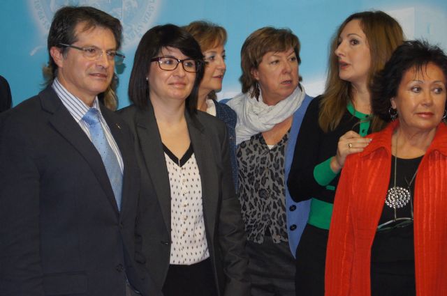 La alcaldesa alaba la gestión de los diputados nacionales del PP por Murcia al proponer que se bonifiquen varias tasas que los comuneros pagan por el agua tras las inundaciones de septiembre, Foto 3