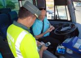 La Guardia Civil denuncia a un conductor de autobús de transporte escolar y menores por triplicar la tasa de alcoholemia permitida