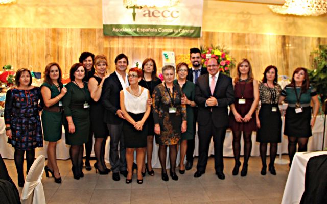 Cerca de 300 lumbrerenses se sumaron a la cena benéfica de la Asociación Contra el Cáncer que fue presentada por Antonio Hidalgo - 2, Foto 2