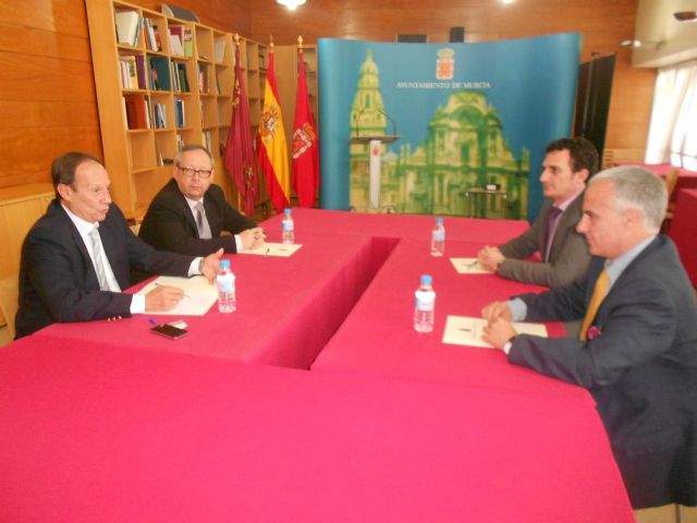 Moya-Angeler se reúne con los cónsules de Rumanía, Gran Bretaña, Suecia, Méjico y Polonia - 1, Foto 1