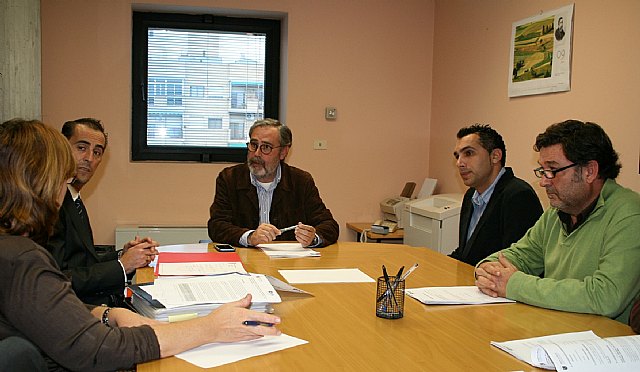 El IVS y el Ayuntamiento de Ulea negocian una mejora financiera para la adquisición de las viviendas de promoción pública - 1, Foto 1