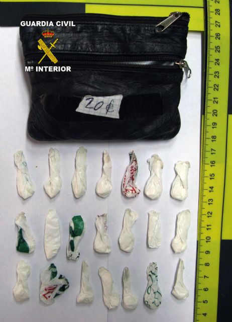 Sorprendido un individuo que traficaba con droga en zonas de ocio - 1, Foto 1
