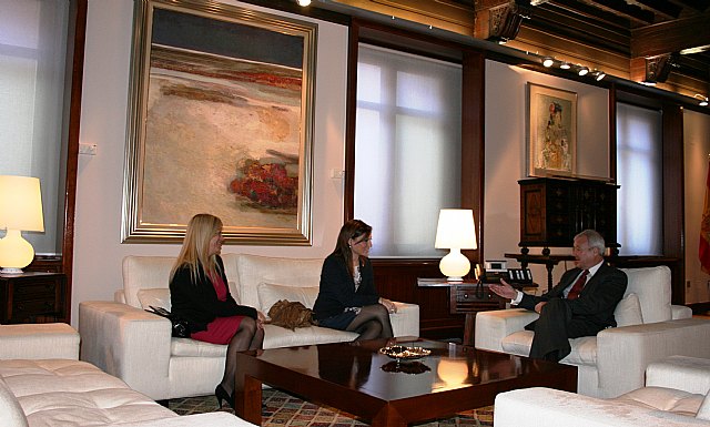 El presidente de la Comunidad recibe a la alcaldesa de Fortuna - 1, Foto 1