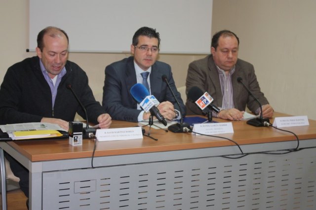 El Ayuntamiento firma un convenio con la parroquia para ayudar a los más necesitados - 1, Foto 1