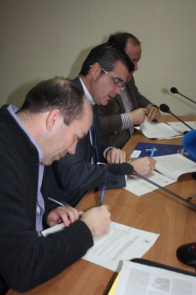 El Ayuntamiento firma un convenio con la parroquia para ayudar a los más necesitados - 2, Foto 2