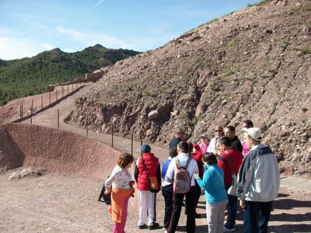 Alumnos del Centro de Día José Moyá visitan el Yacimiento Arqueológico de La Bastida para conocer los últimos descubrimientos, Foto 5