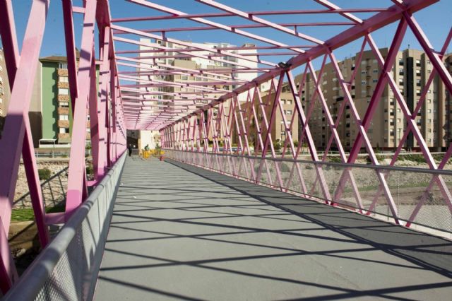 Entra en servicio la pasarela rosa de la Rambla de Benipila - 3, Foto 3