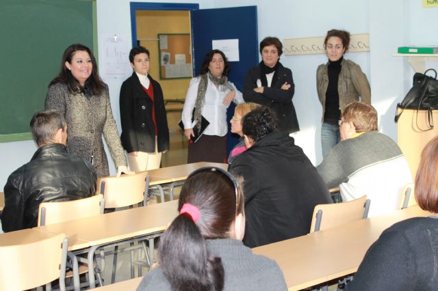 El Ayuntamiento promueve cursos para favorecer la promocin personal y facilitar la integracin social, Foto 1