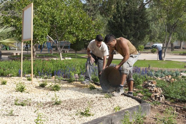Alumnos del Apeadero remodelan el Parque Juan Carlos I, en Nueva Cartagena - 1, Foto 1