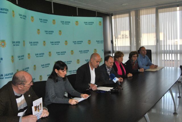 El Ayuntamiento firmó convenios de colaboración con las asociaciones de Amigos del Belén y Amas de Casa de San Javier - 1, Foto 1